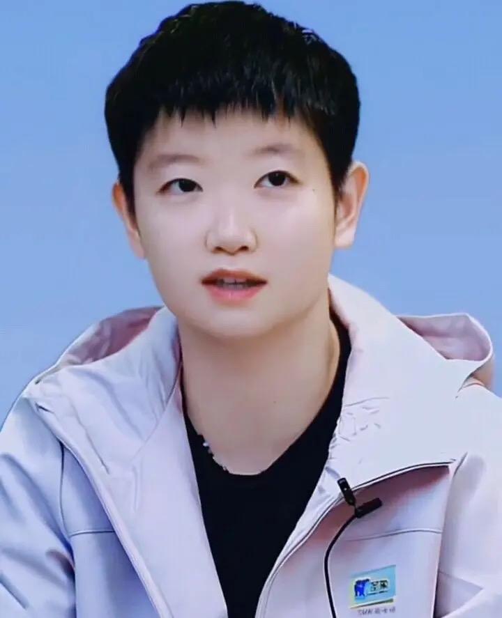 说实话，孙颖莎才是令人佩服的隐形小富婆。每年的比赛奖金、代言费也拿到手软，但