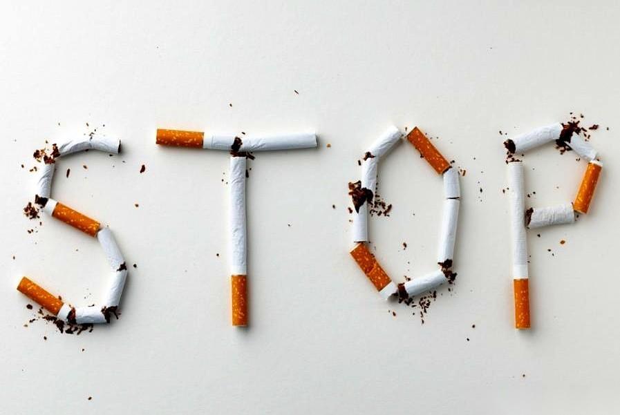 讲个特别扎心的事儿。一个65岁的大爷，抽了一辈子烟，终于下决心戒了。家里人都高