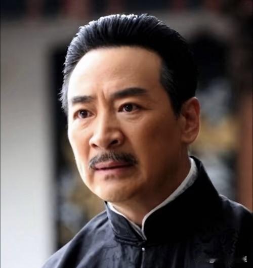 寇振海开始后悔了，他说后悔没早点生孩子，53岁才生儿子，与儿子年龄相差大遭