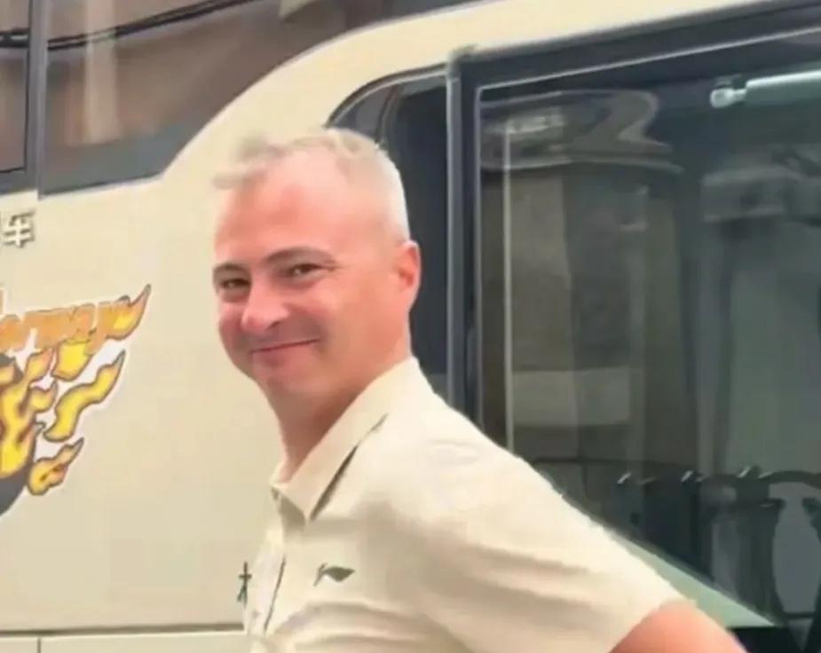 练兵赛战平龙狮，亚科夫列维奇全力考察新人宏远新帅亚科夫列维奇展现出十分敬业