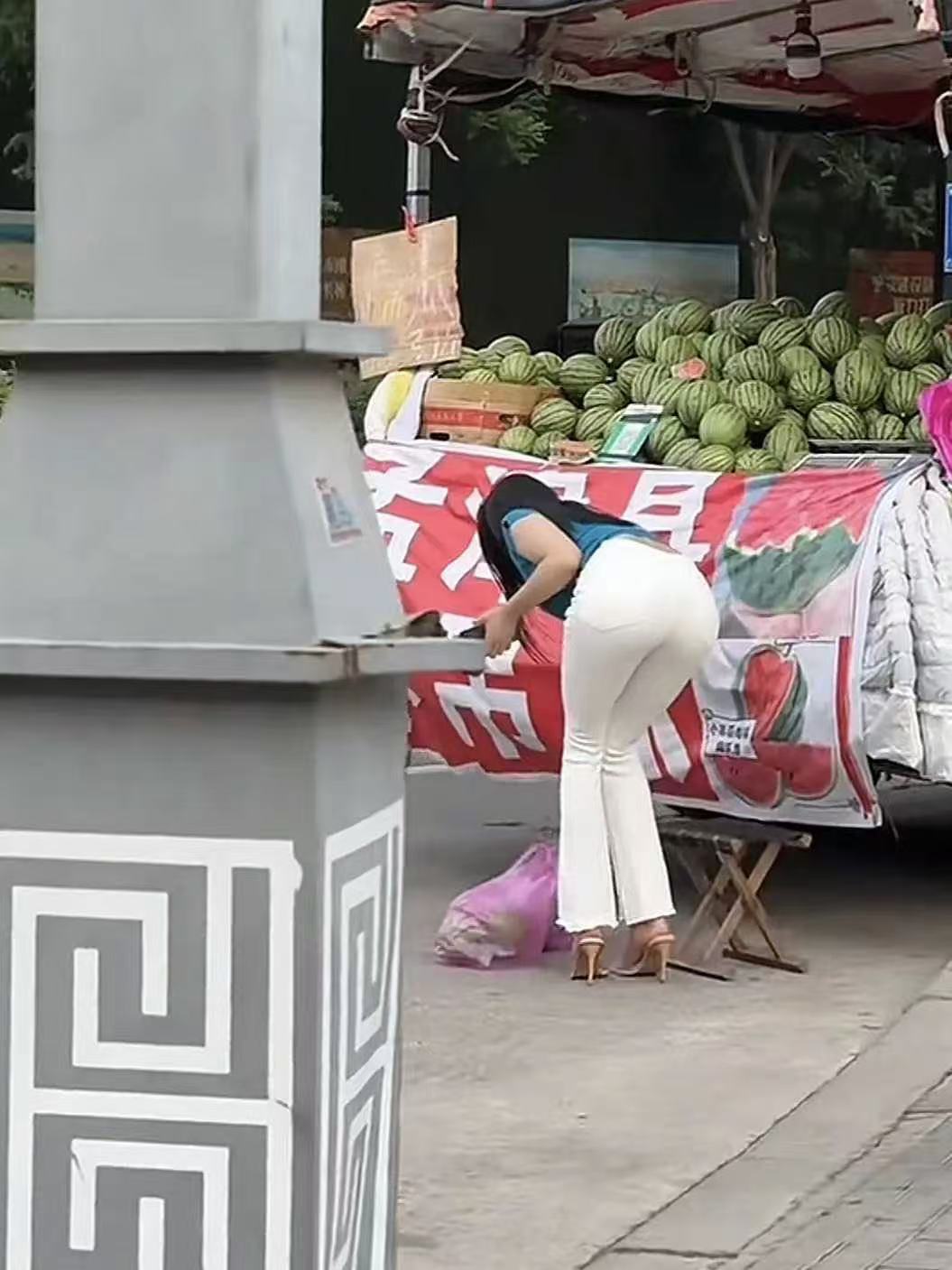 恋爱了，我想每天送她一个西瓜