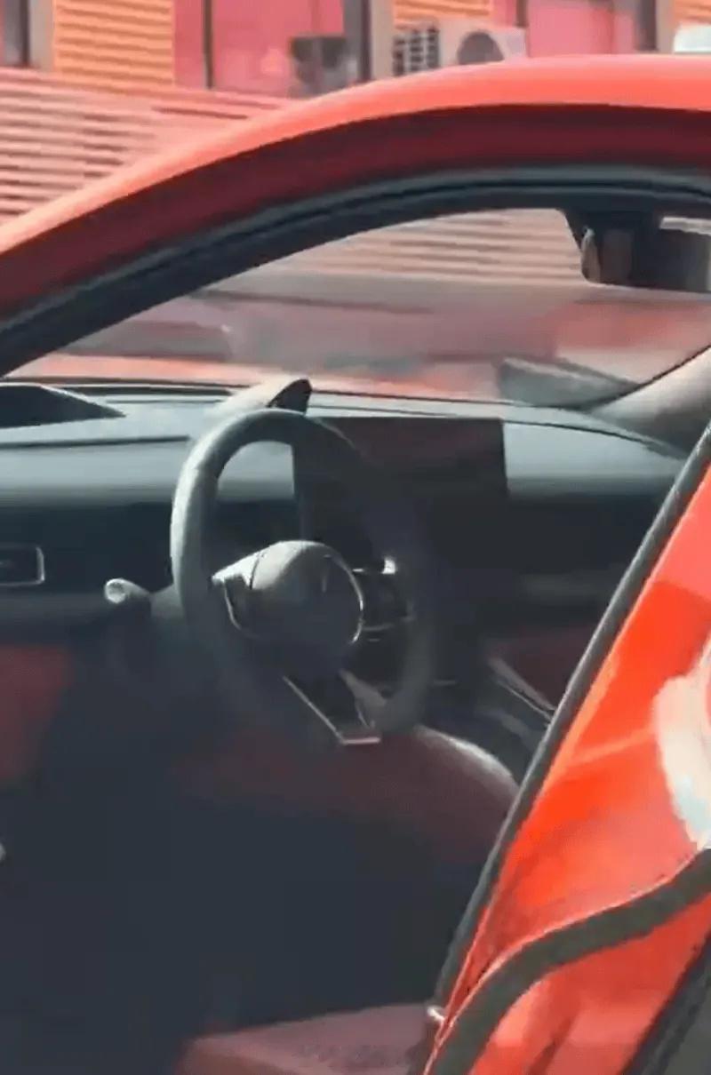 问界M6已确定今年春季发布，博主@秋晨同学抢先放出内饰实拍图，关键细节全部曝光。