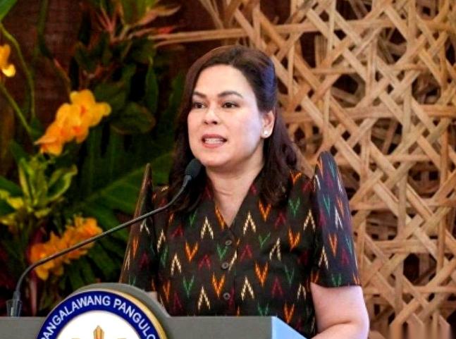 菲律宾前总统罗德里戈·杜特尔特的女儿萨拉·杜特尔特，正一步步被逼到副总统权力的边