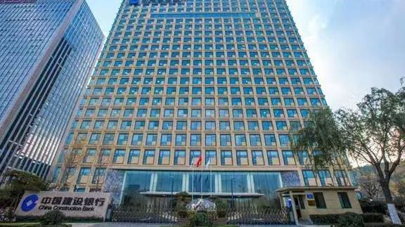 山东建行取4万元风波：等了半小时，银行又问“还取不取？”“还取不取？”周筱赟