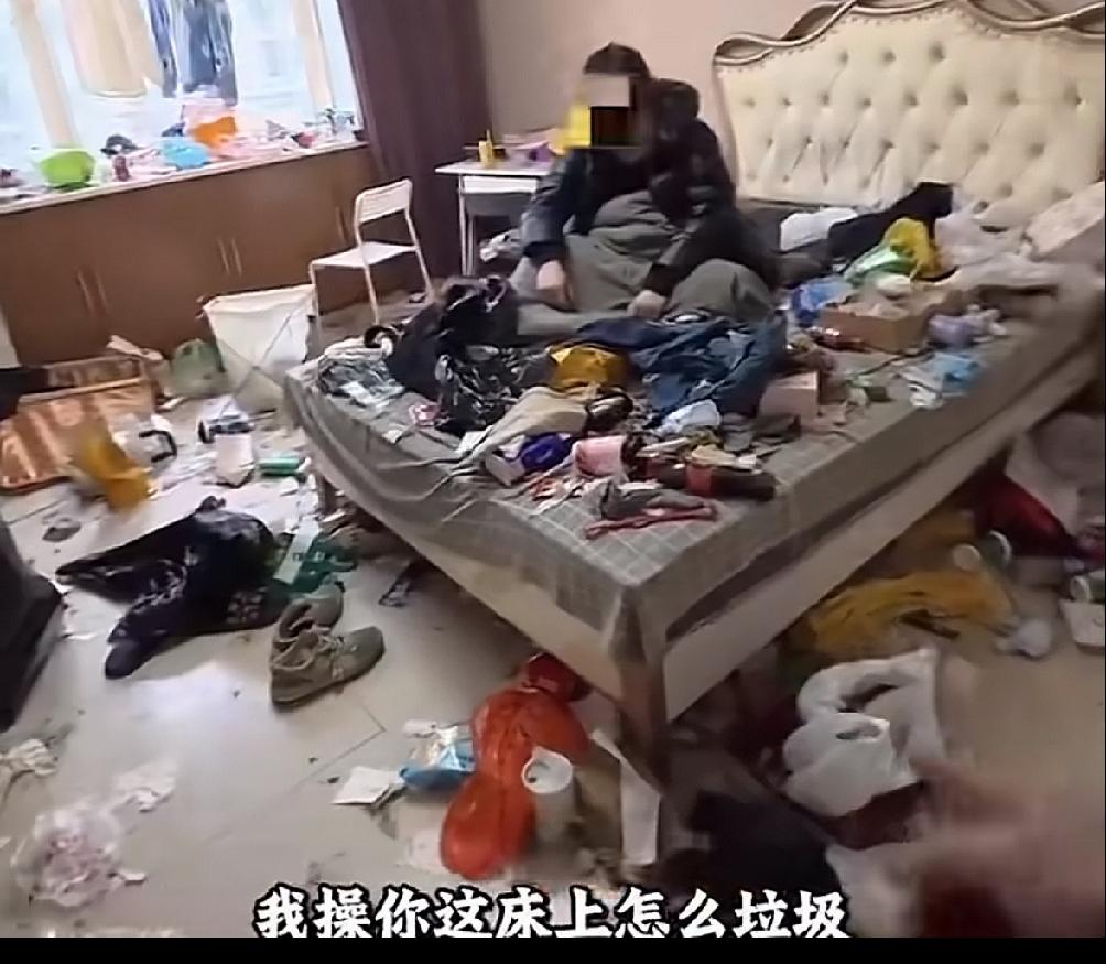 我要遇到这种房客，宁可让房子空着也不租。看看这位年轻人把房子造的，床上、地上都是