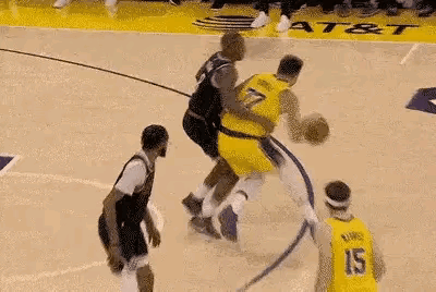 这还是打球吗？东契奇快被气疯了，仔细算算，一次进攻，手被砍了三次，最后才勉强赚