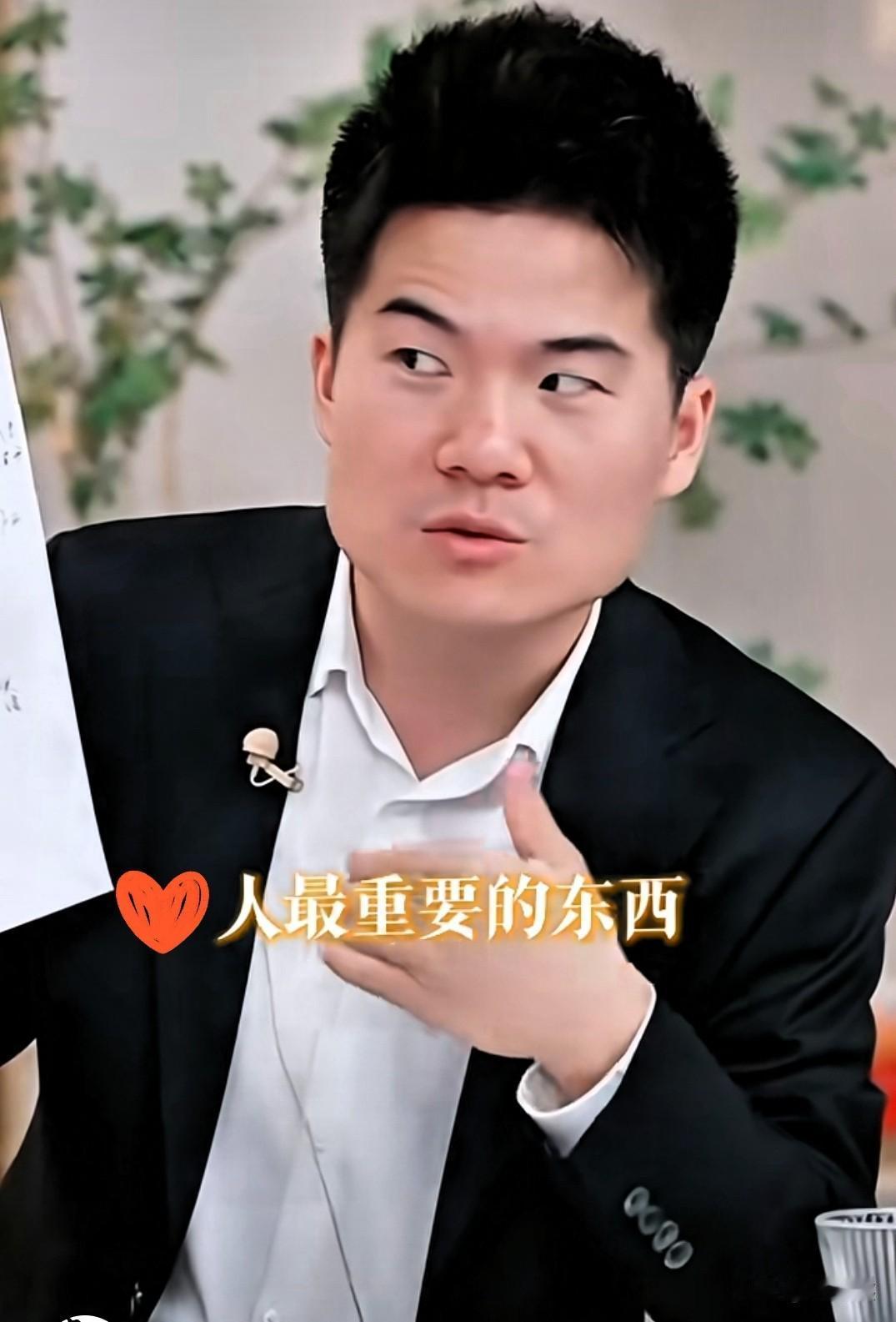 董宇辉的实力逆天他的对手都失控了而他依旧冷静自若，他在忍耐与坚守底线之间