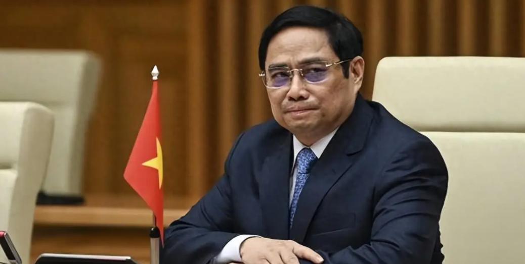 天道好轮回，越南终于为背刺中国付出代价，被美欧轮流挥刀收割，现在叫破喉咙都没一国