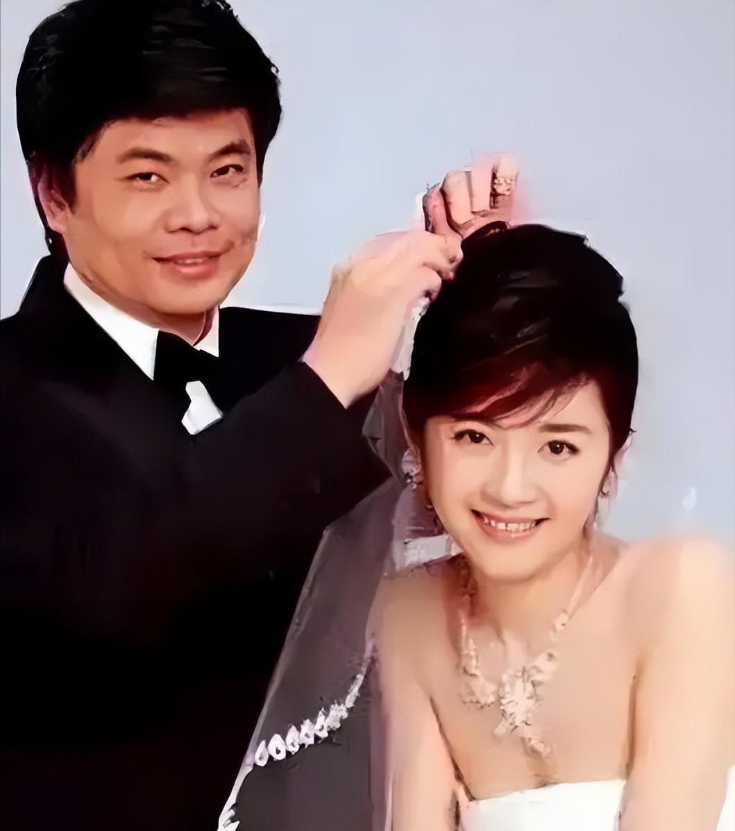 亿万富翁丁健跟妻子提出了离婚，当时妻子刚生产完5个月，为了孩子考虑，丁健妻子苦苦