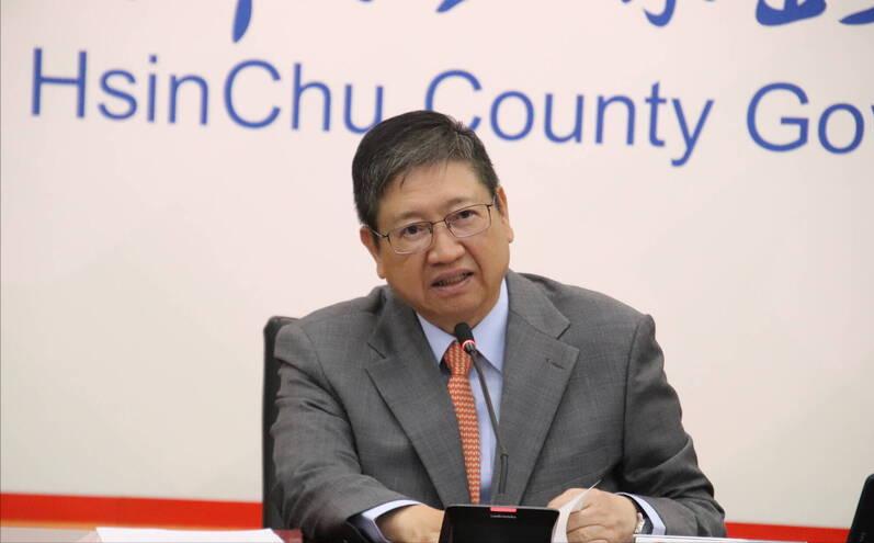 新竹天坑案下午宣判，国民党籍县长杨文科如因贪污罪判刑将停职新竹县“竹北天坑案”