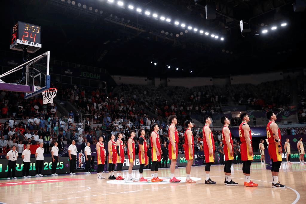 新华社发文回顾中国篮球2025: 希望与失望, 困境与破局