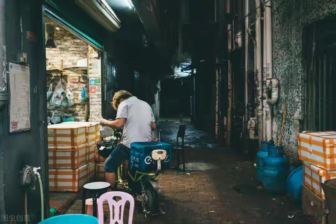 深圳城中村亲嘴楼暗夜实录：临时夫妻的欲望温床与三餐交易，每一扇窗后都是破碎的漂泊