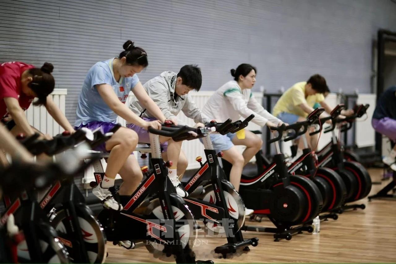 🇨🇳国羽成都集训进行时：夯实体能苦练三伏距离2026年世界羽毛球锦标赛揭幕