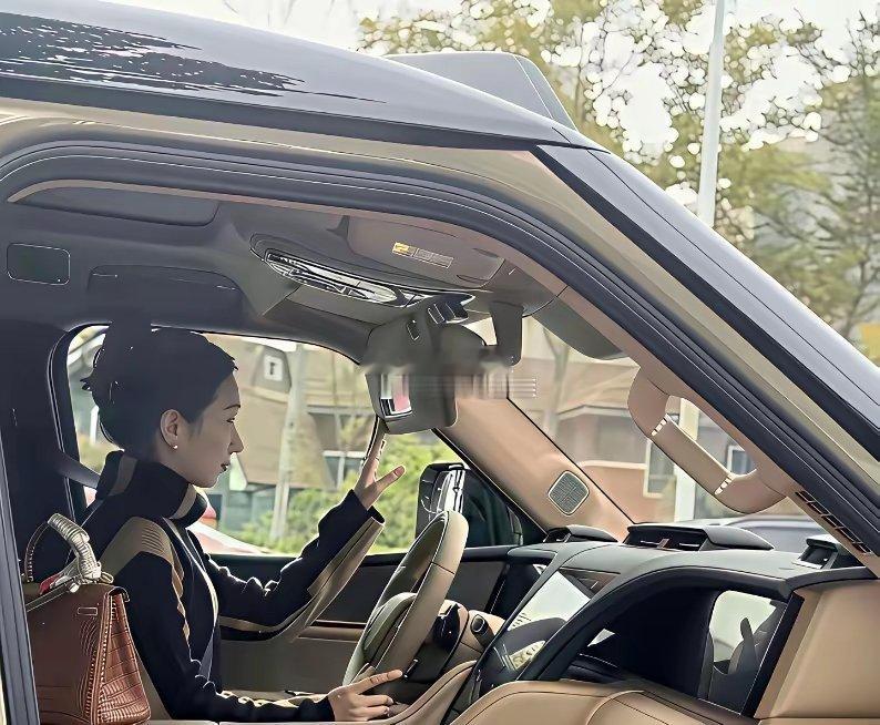 买这车的一般都是女总裁吧！