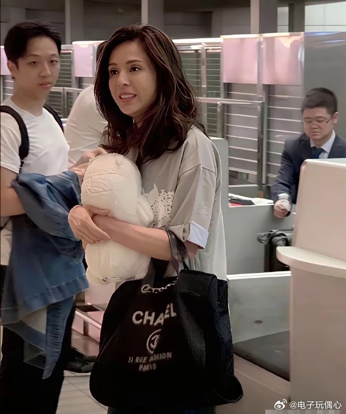 李若彤胖了之后变漂亮了，一点儿都看不出60岁了。