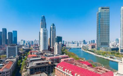 天津财经大学在天津河西区，天津市属重点大学，新中国最早建立的财经大学之一。学校1