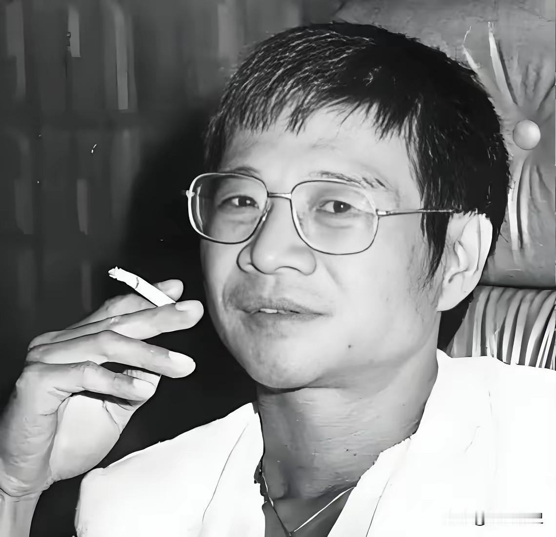 从肥皂刻章的潜逃者到香港四大才子：倪匡的一生，才华盖不住人生污点他伪造公章