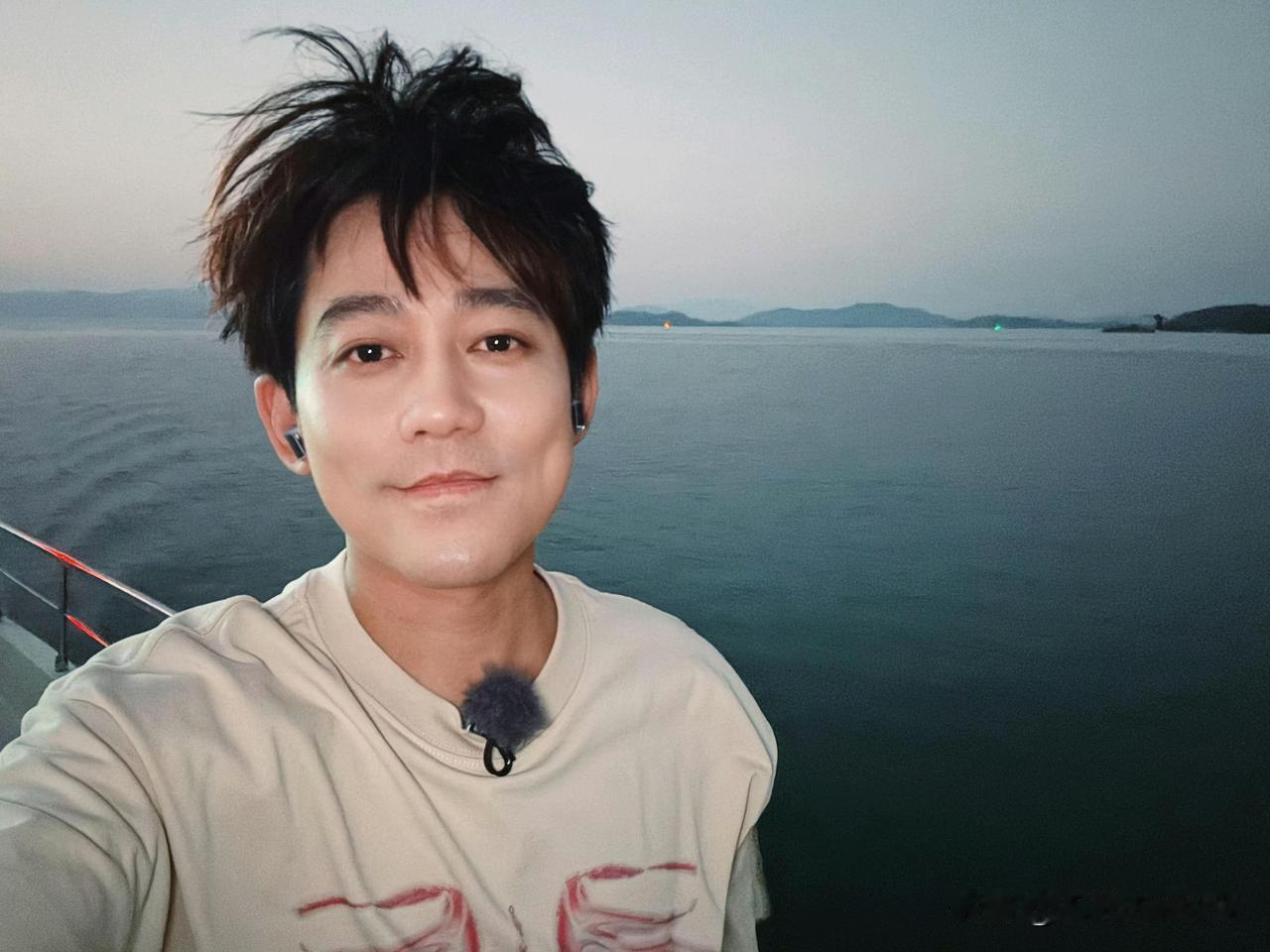 10月10日，苏醒用小号发文说：“这不是凌乱的发型，而是创作的泉涌和透明的心灵，