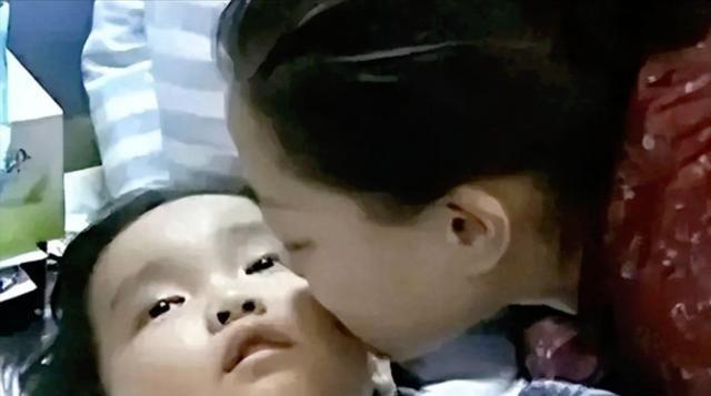 2014年，湖北周女士移植了自己7岁儿子的肾，最终重获新生，而她的儿子却离开了人