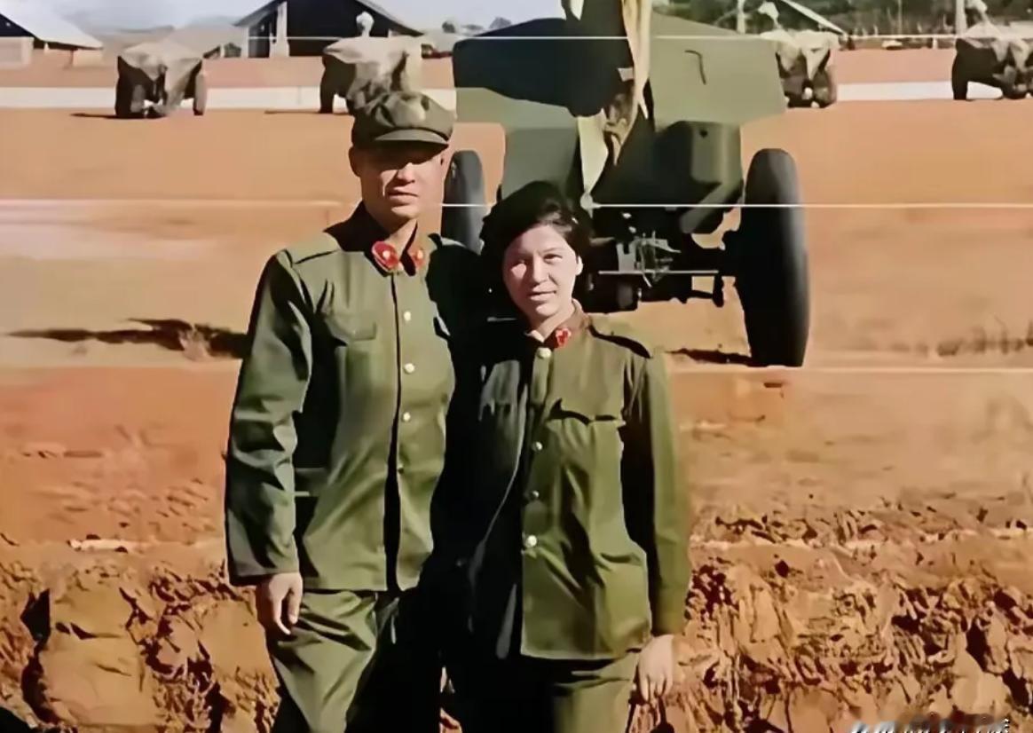 这是1987年两山战役前，王镇疆夫妇的合影照。战火，在边境线上肆意蔓延，硝烟
