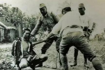 1937年这是一张被日本鬼子严禁公开的照片，却被日本国内反战人士泄露出来，我们得