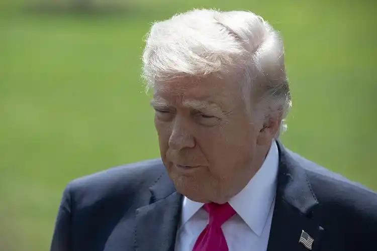 不能再惯着特朗普“脾气”了！特朗普又在军售单上签了字，这次是要把武器卖给台湾。过