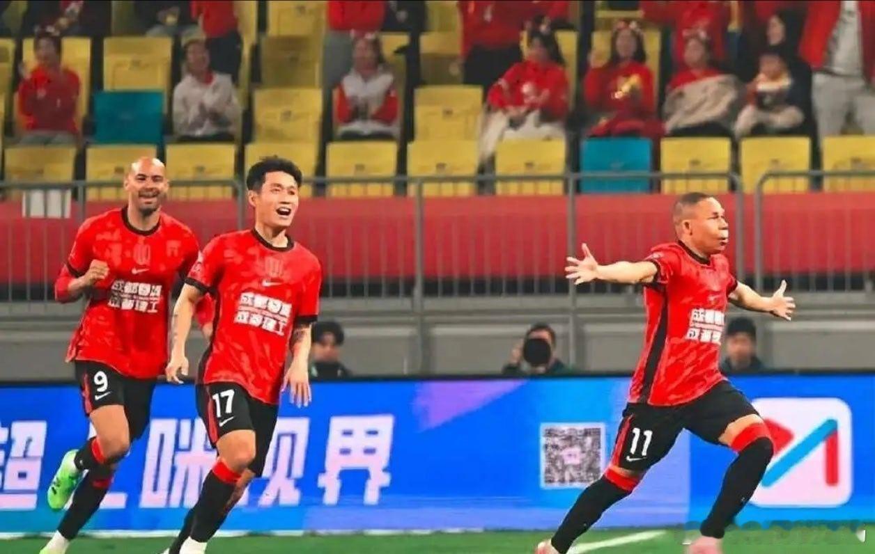 国安主场迎战成都蓉城，伤兵归队但防线仍存隐患，达万带伤复出能否扛住进攻狂潮？本