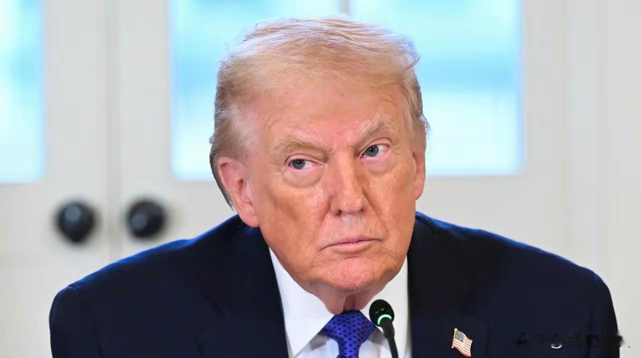 特朗普1月16日在白宫接受记者提问，当询问他如何看待加拿大总理卡尼与中国签署贸易