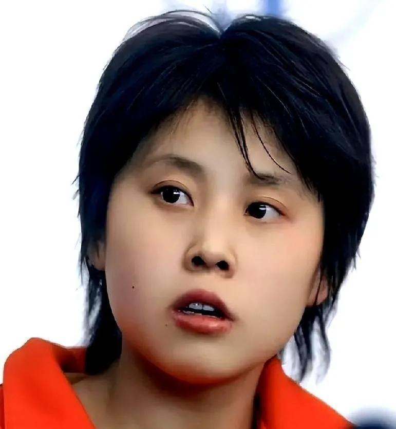 被国家队开除后，她在零下30度露天冰场滑冰，加拿大千万年薪加国籍，她看都不看。