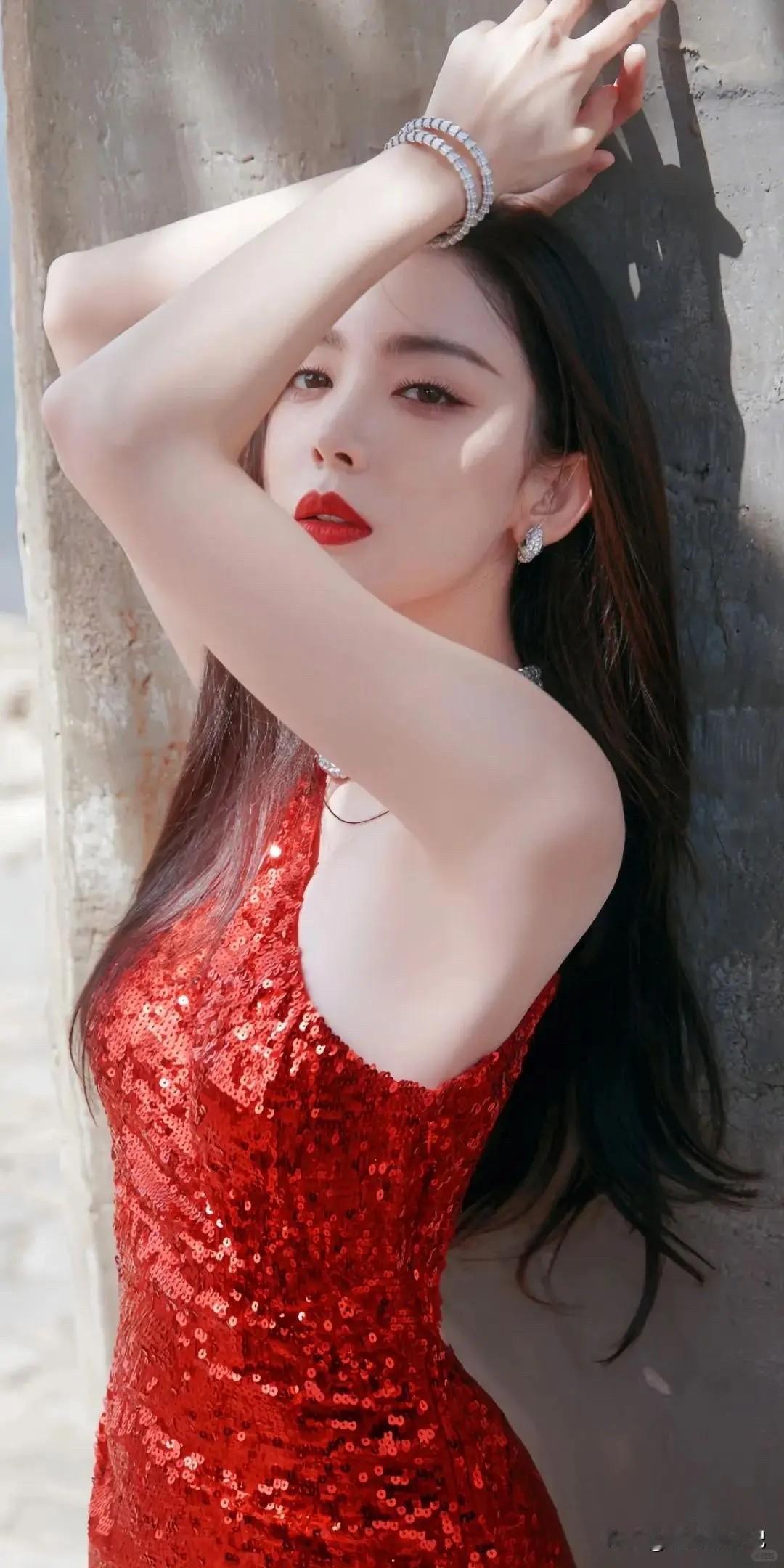 今日份美图欣赏！娜扎无人能敌，一个眼神足以迷倒一大片！