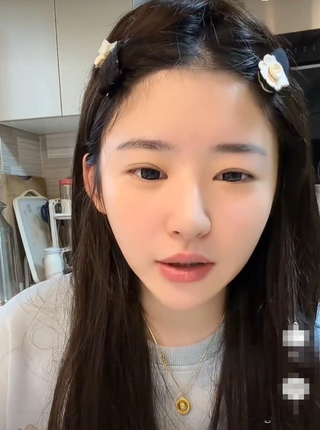 最近黄一鸣直播的时候，有个网友突然在弹幕里问了个挺有意思的问题：“如果王思聪落魄