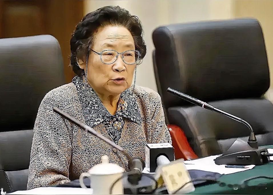 好消息：屠呦呦评上院士了！坏消息：是美国国家科学院的！为什么诺贝尔奖，却评不