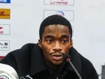 萨姆纳谈徐杰：“徐杰为年轻人树立了好的榜样。”“他非常积极。”“在带伤的情况下，