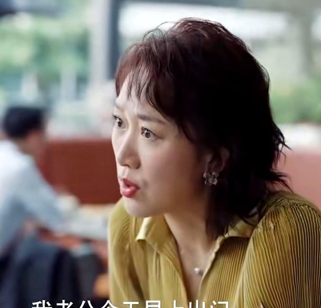 任素汐这波演技我直接拍大腿！现在网上吵翻了，有人说这销冠太会接情绪了，富太太