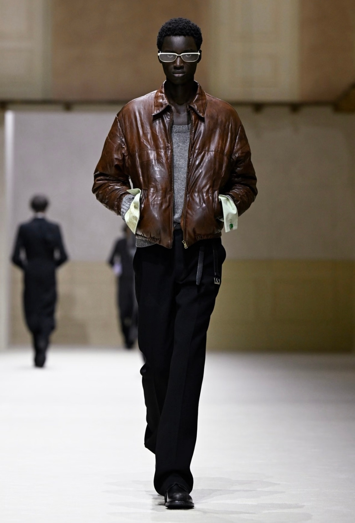 朱志鑫演绎Prada2026秋冬系列全套look，再次超季上身，生图都挡不住的
