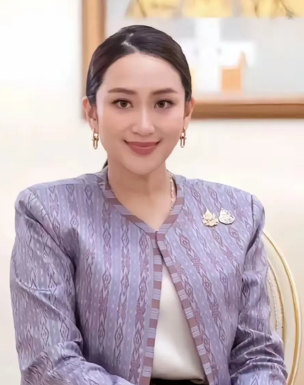 佩通坦这招“以退为进”玩得妙！表面上看，宪法法院的停职决定似乎是对她权力的限制