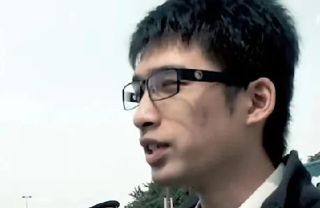 2012年，加拿大华人留学生汤远熙，锤杀了自己的母亲。父亲试图为他脱罪，但万没料