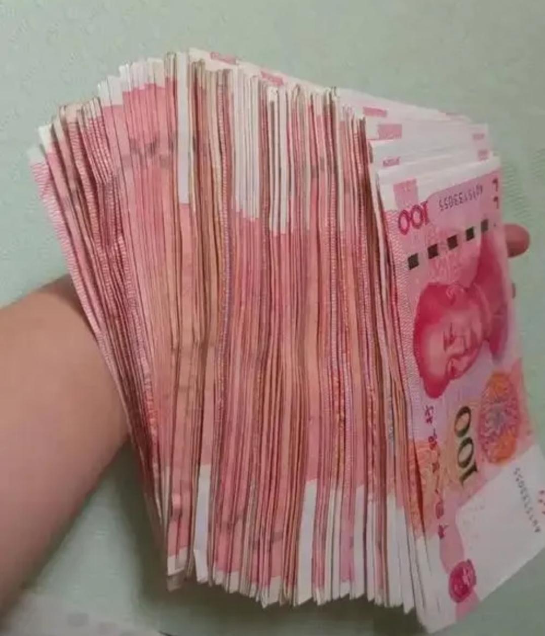 我居然悄悄的6个月存够了5万块钱我没有告诉任何人包括老公孩子和父母因为自