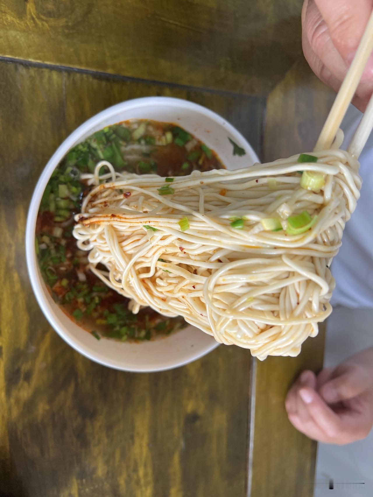 地点：兰州今天不想做饭了，出去吃个兰州牛肉面，想吃个3.5的牛肉面离我太远了，