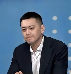 看看人家杨鸣的格局，真大气呀！今天上午，杨鸣爱邀参加NBA的解说，在《有求必应》