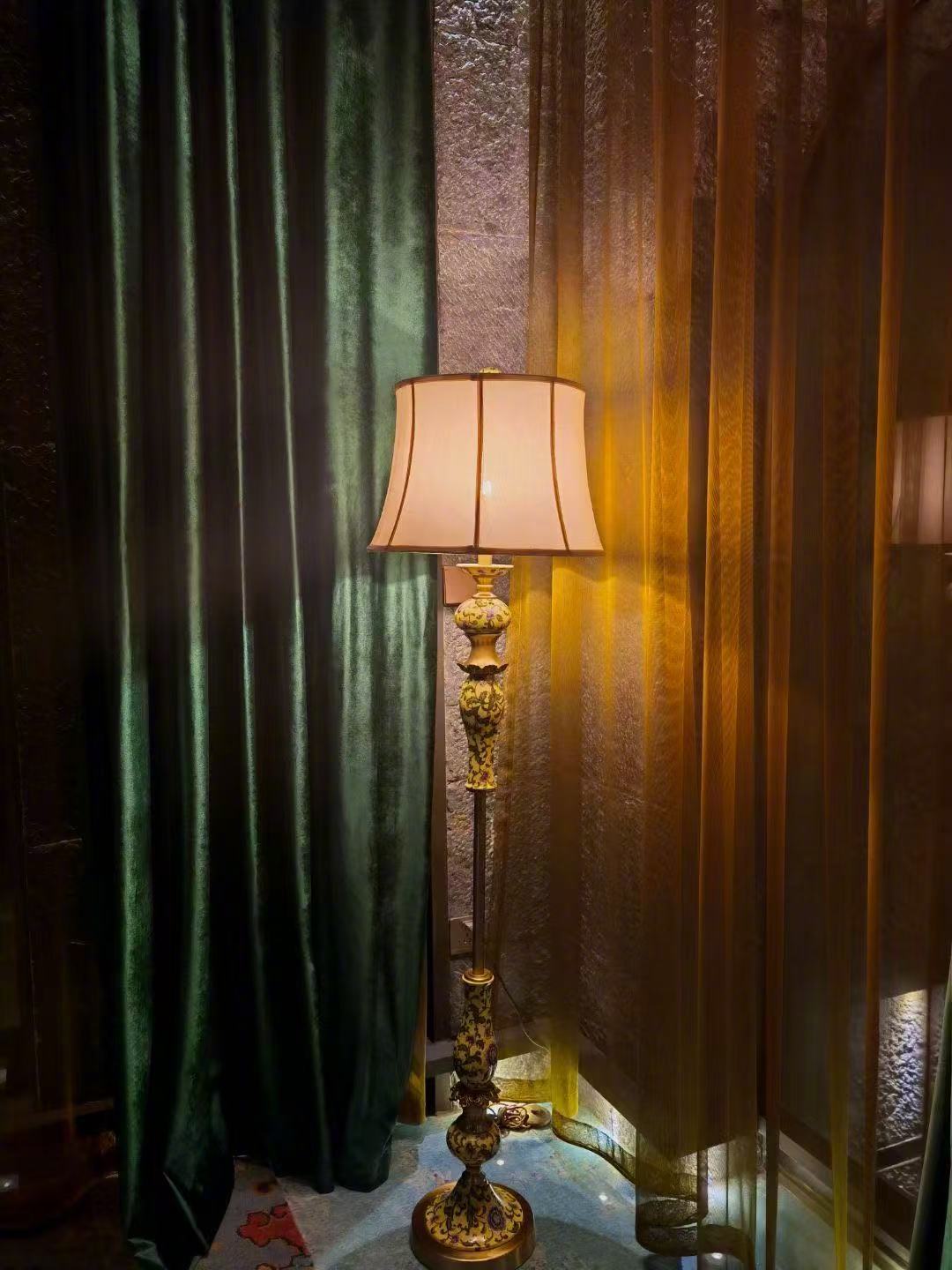 自己带给自己快乐，要比让别人来带给自己快乐难很多。这是因为自己带给自己的快乐，往