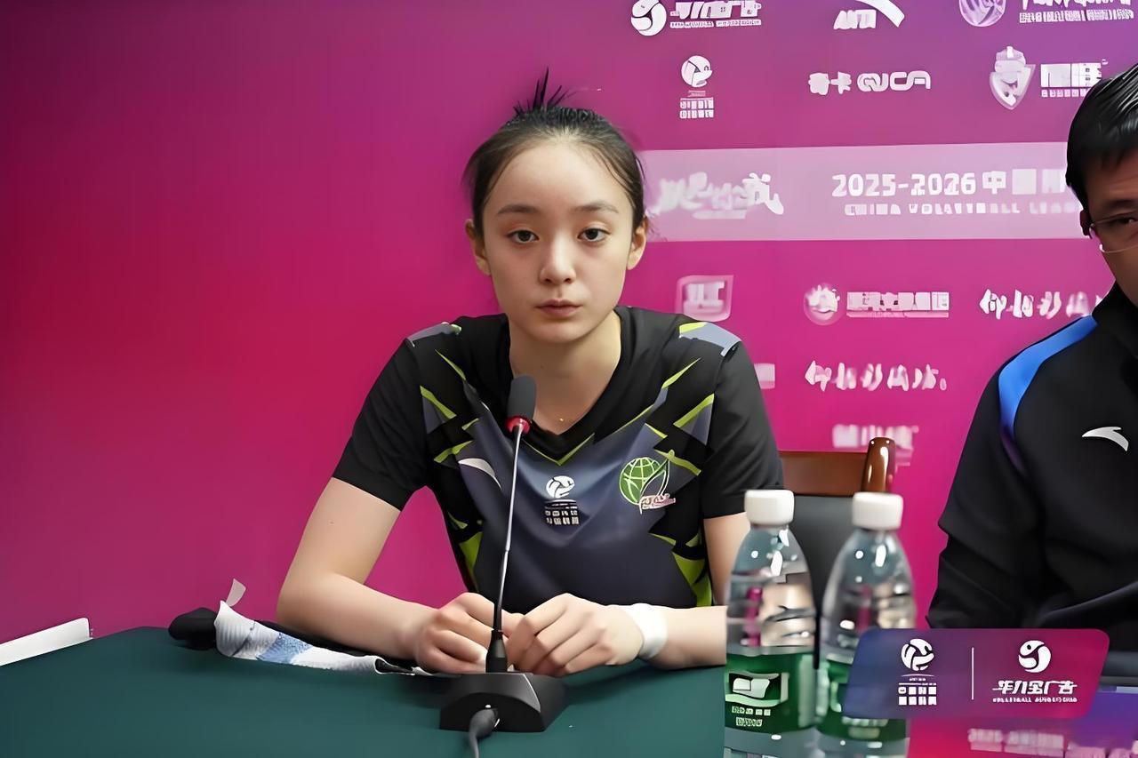 【天津女排3:2险胜福建】中国女排超级联赛第十轮天津女排3:2险胜倒数第二的