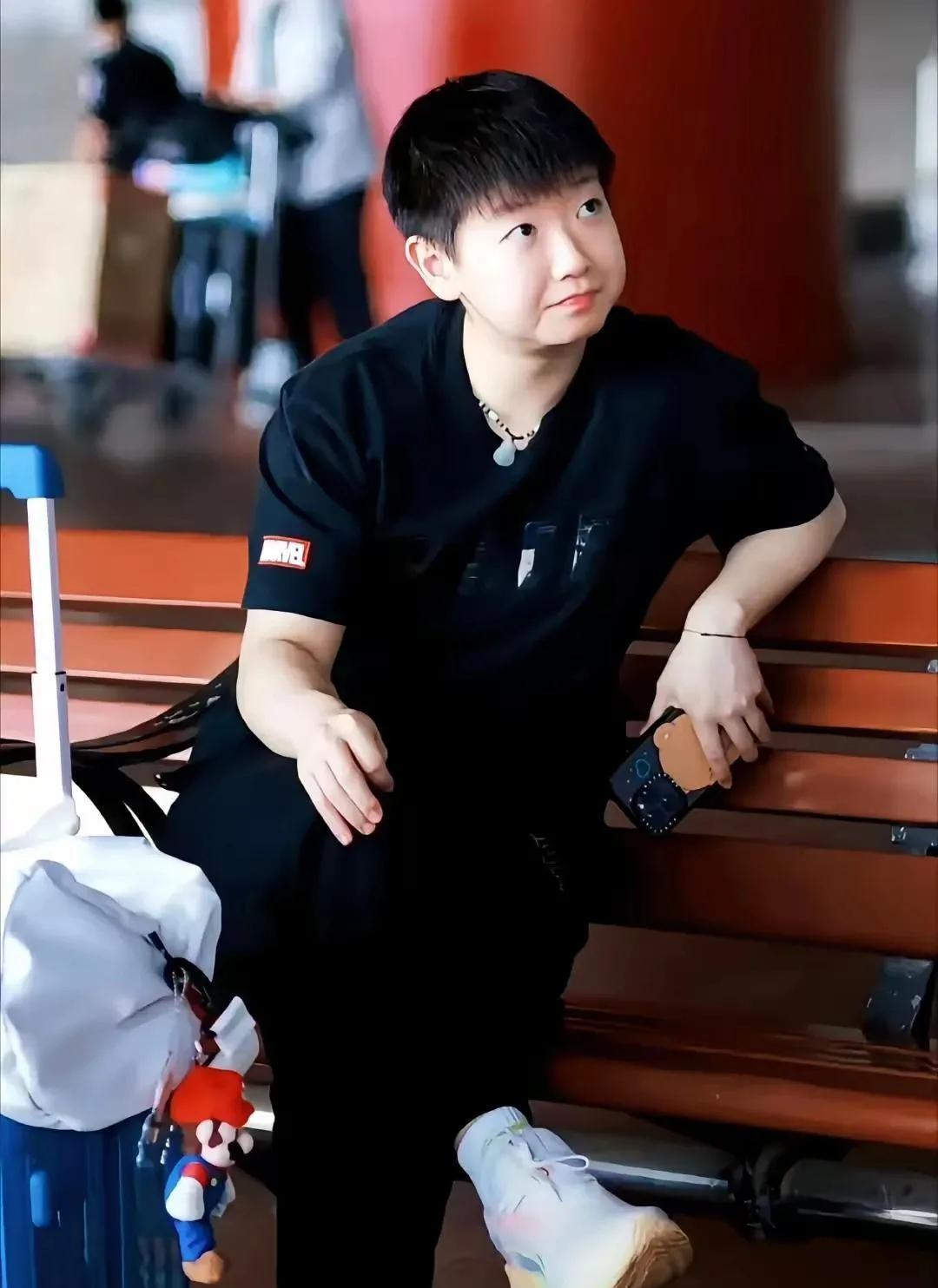 对不起，以后看到剪辑拼接孙颖莎CP的都举报。孙颖莎的热度如此之高首先源于她打球