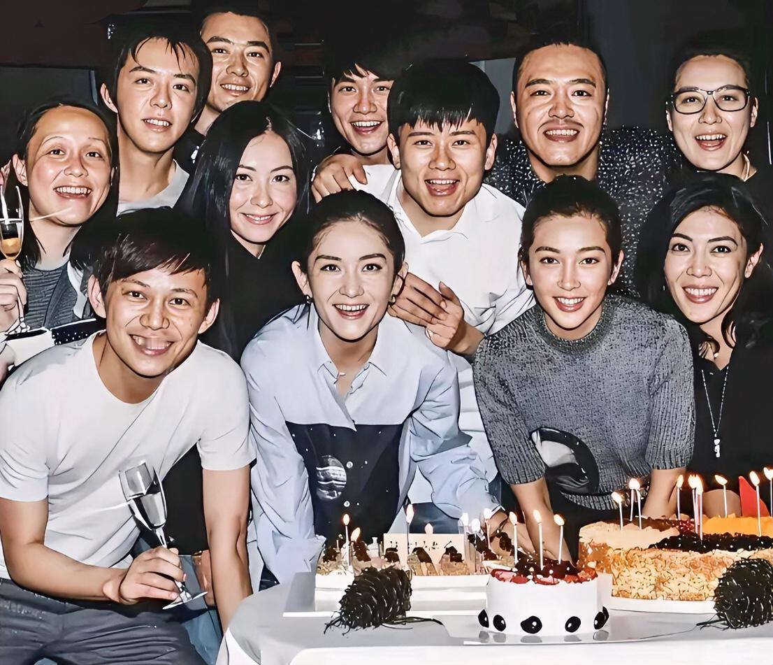 张杰旁边是张柏芝吗热门