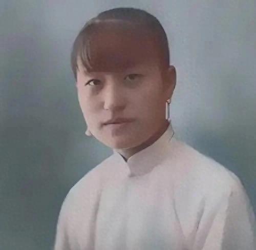 蒋介石唯一女儿究竟有多漂亮？曾先后嫁给父亲死敌，晚年还继承了巨大遗产吗1944
