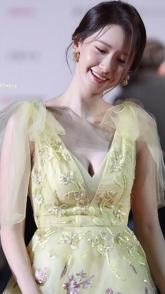 笑容满分的林允儿[害羞]