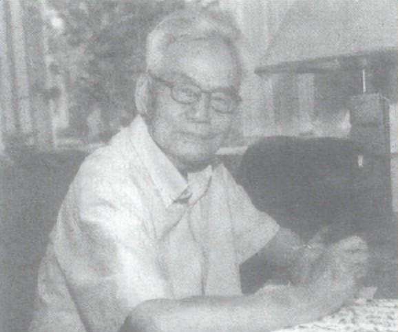 1941年，一名女囚被送进息锋监狱长办公室，狱长得意洋洋解开衣扣，扑了过去。哪知