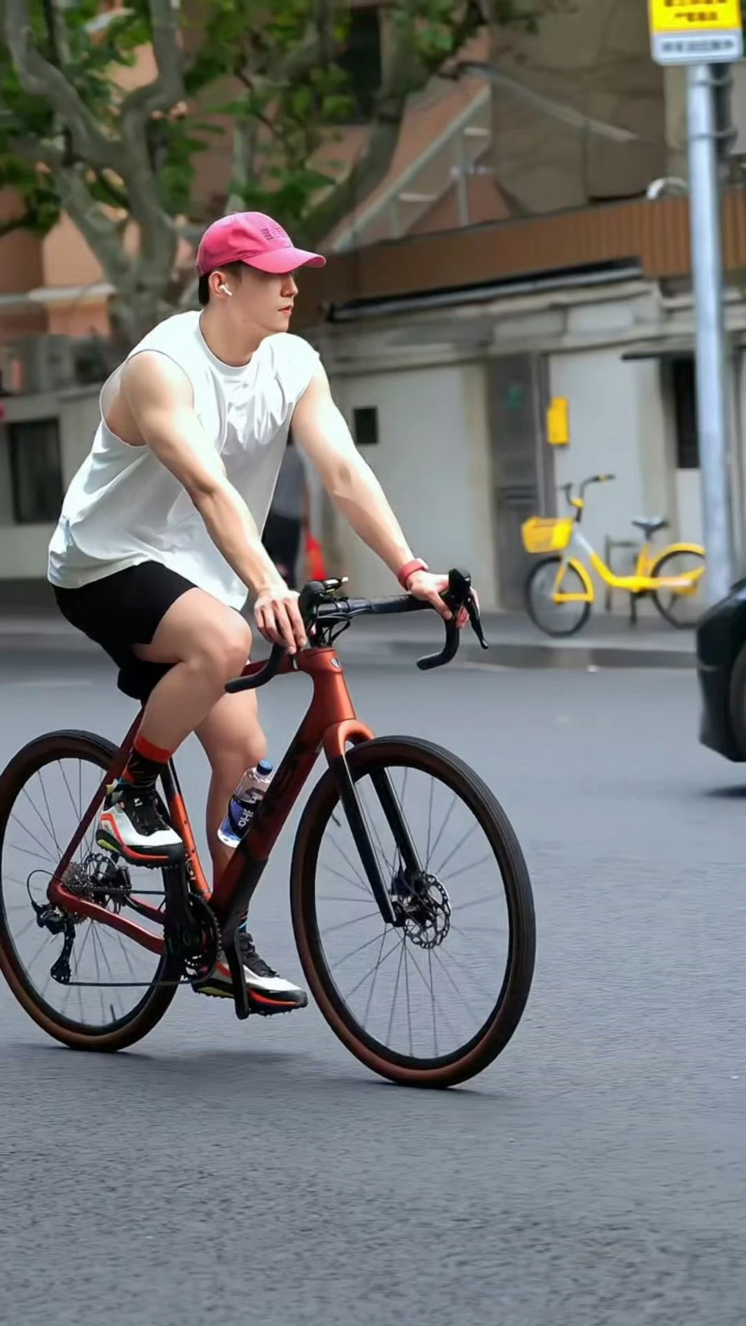 风吹又日晒自由又自在黄景瑜一天到晚都在骑车