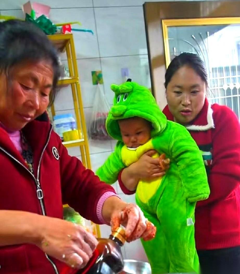 人心换人心。这是胖妹她嫂子说的。她说，现在对安琪好，长大了安琪也会对她好。我