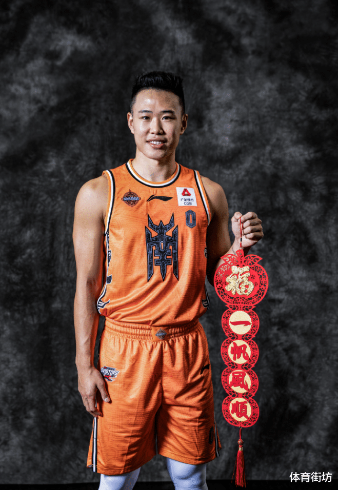 CBA资讯速递,贺希宁或空降山东,北京青睐沃特斯,<em>祝铭震</em>离队!
